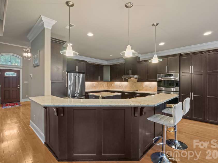 121 Cheyenne Lane, Statesville, NC 28677.  MLS# CAR4412107, YatesRealty ID 46100. Eat in kitchen