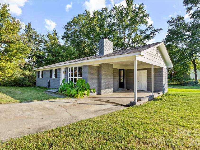 102 Central Avenue, Bessemer City, NC 28016.  MLS# CAR4416349, YatesRealty ID 46101. 
