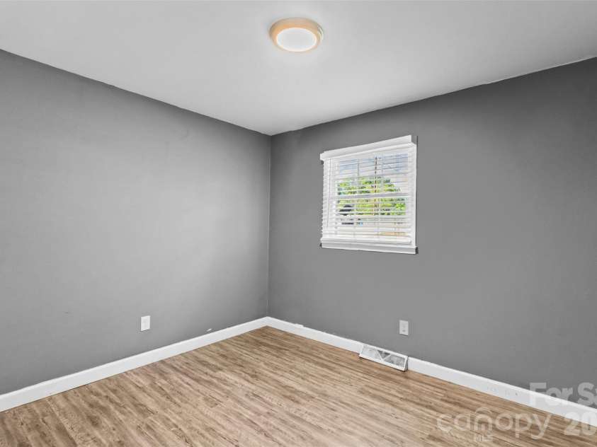 102 Central Avenue, Bessemer City, NC 28016.  MLS# CAR4416349, YatesRealty ID 46101. 