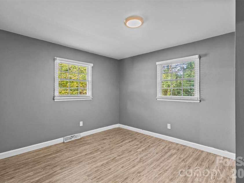 102 Central Avenue, Bessemer City, NC 28016.  MLS# CAR4416349, YatesRealty ID 46101. 