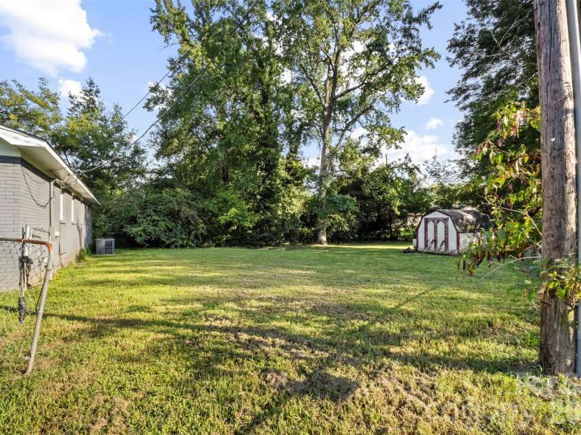 102 Central Avenue, Bessemer City, NC 28016.  MLS# CAR4416349, YatesRealty ID 46101. 