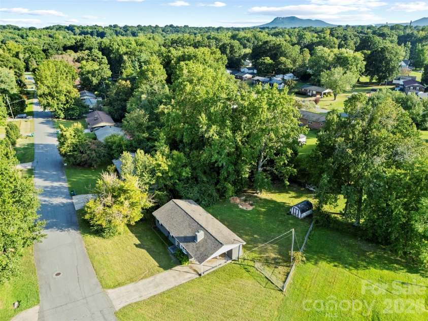 102 Central Avenue, Bessemer City, NC 28016.  MLS# CAR4416349, YatesRealty ID 46101. 