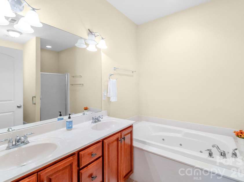 3697 Travertine Drive, Lancaster, SC 29720.  MLS# CAR4416328, YatesRealty ID 46104. 