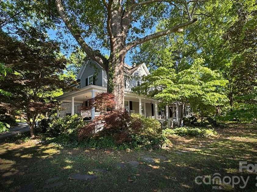 842 Aspen Street, Lincolnton, NC 28092.  MLS# CAR4415190, YatesRealty ID 46105. 