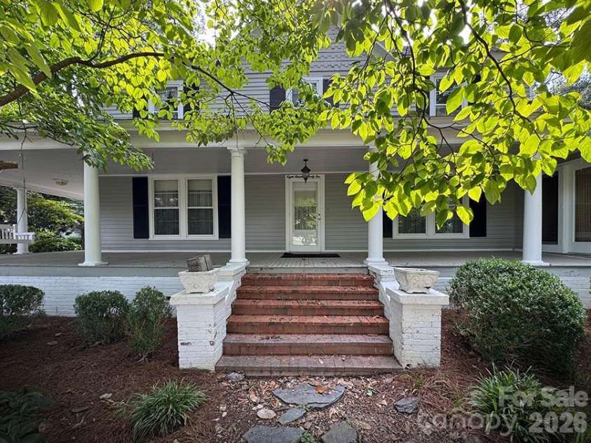 842 Aspen Street, Lincolnton, NC 28092.  MLS# CAR4415190, YatesRealty ID 46105. 