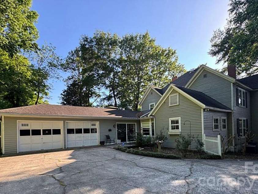 842 Aspen Street, Lincolnton, NC 28092.  MLS# CAR4415190, YatesRealty ID 46105. 