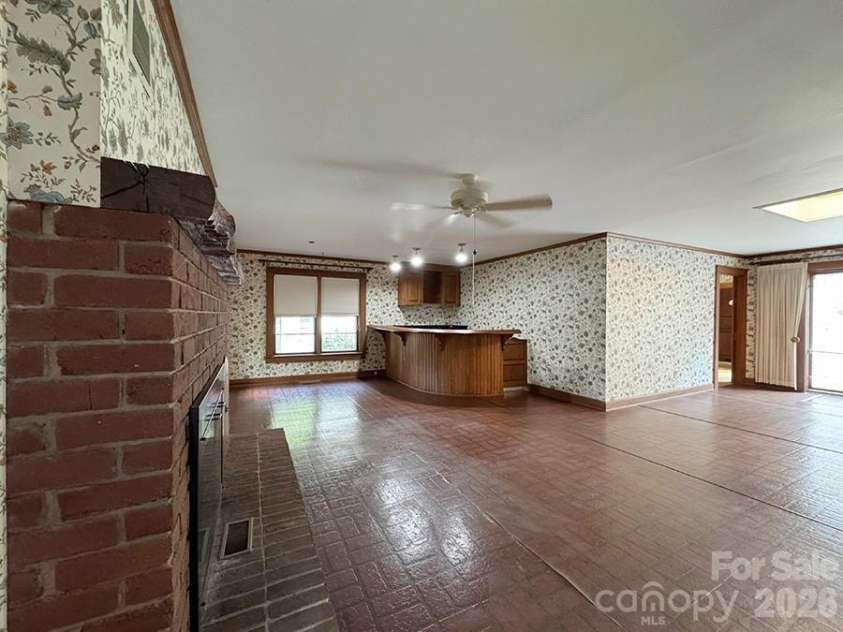 842 Aspen Street, Lincolnton, NC 28092.  MLS# CAR4415190, YatesRealty ID 46105. 