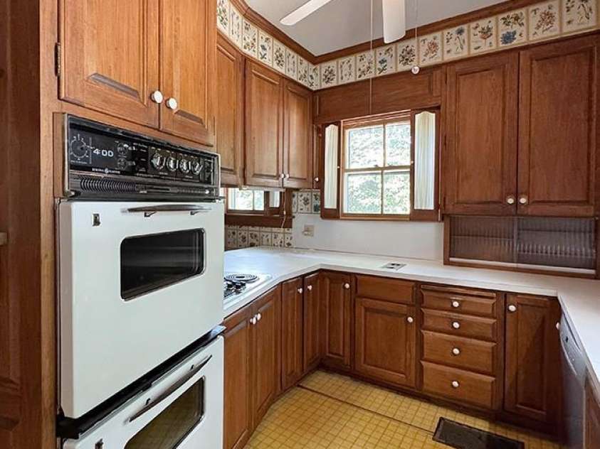 842 Aspen Street, Lincolnton, NC 28092.  MLS# CAR4415190, YatesRealty ID 46105. 