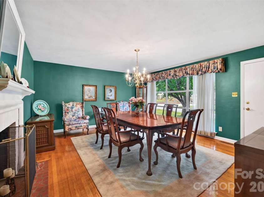 827 23rd Avenue, Hickory, NC 28601.  MLS# CAR4416331, YatesRealty ID 46108. 