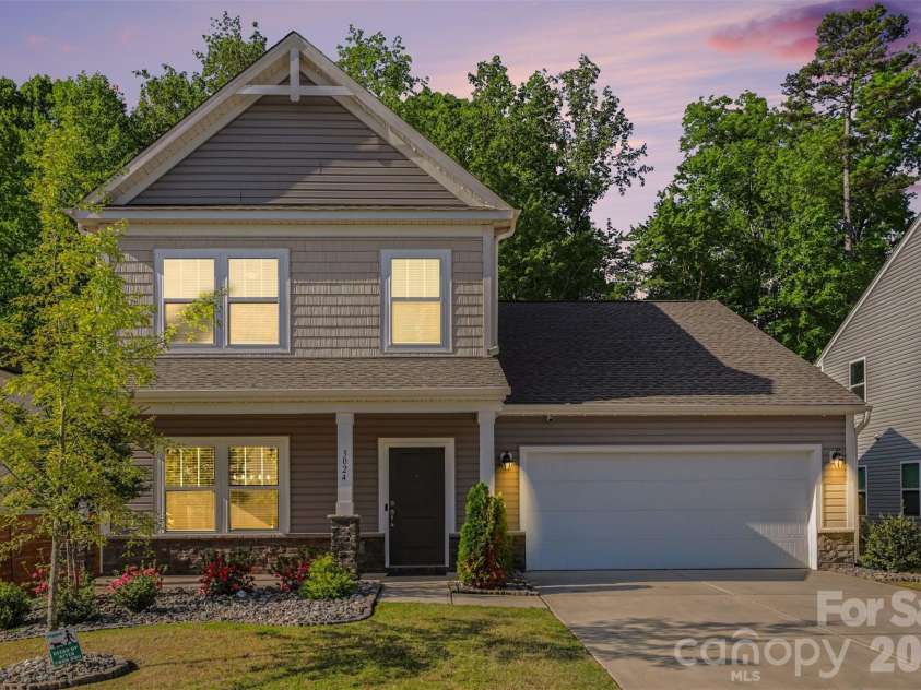 3024 Pinehills Way, Mount Holly, NC 28120.  MLS# CAR4417046, YatesRealty ID 46109. 