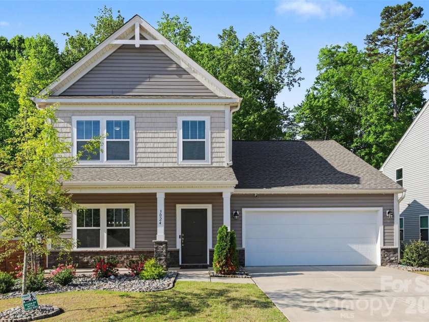 3024 Pinehills Way, Mount Holly, NC 28120.  MLS# CAR4417046, YatesRealty ID 46109. 