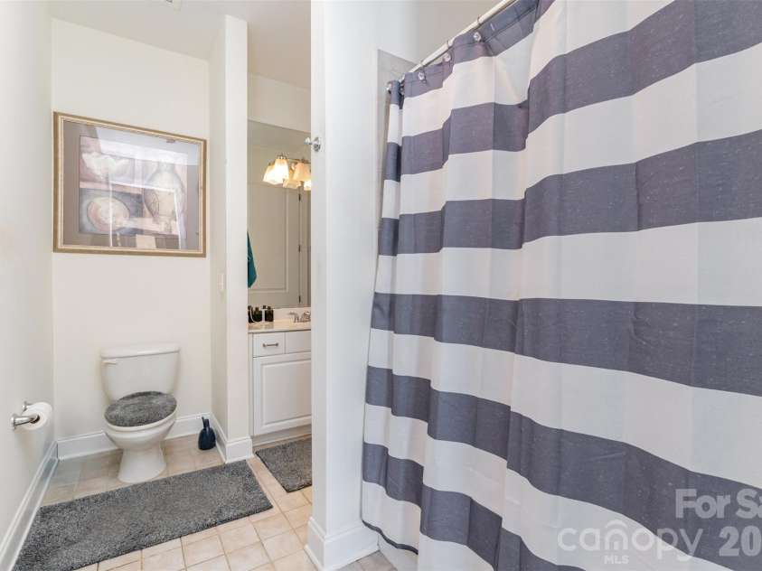 230 Tryon Street, Charlotte, NC 28202.  MLS# CAR4321048, YatesRealty ID 4611. Bathroom
