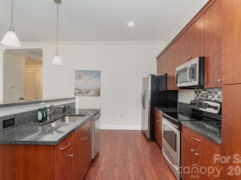 230 Tryon Street, Charlotte, NC 28202.  MLS# CAR4321048, YatesRealty ID 4611. Kitchen with new Refrigerator with Ice Maker and Range