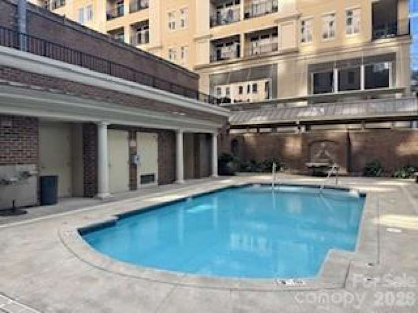 230 Tryon Street, Charlotte, NC 28202.  MLS# CAR4321048, YatesRealty ID 4611. Outdoor Pool