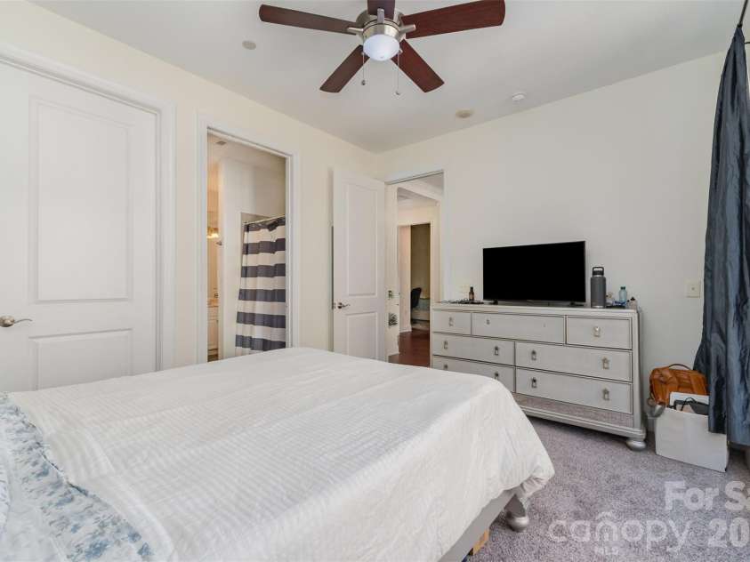 230 Tryon Street, Charlotte, NC 28202.  MLS# CAR4321048, YatesRealty ID 4611. Primary Bedroom with Closet and access to Bathroom