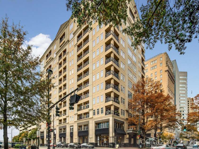 230 Tryon Street, Charlotte, NC 28202.  MLS# CAR4357649, YatesRealty ID 4611. 
