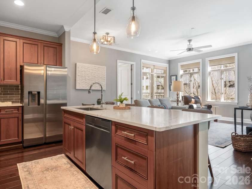 230 Tryon Street, Charlotte, NC 28202.  MLS# CAR4357649, YatesRealty ID 4611. 