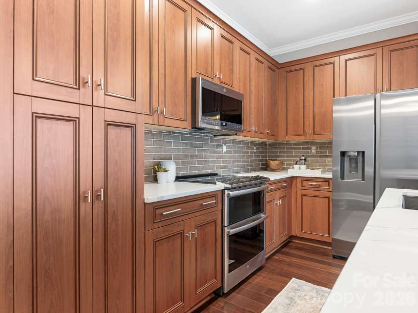 230 Tryon Street, Charlotte, NC 28202.  MLS# CAR4357649, YatesRealty ID 4611. 