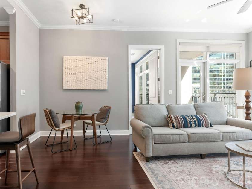 230 Tryon Street, Charlotte, NC 28202.  MLS# CAR4357649, YatesRealty ID 4611. 