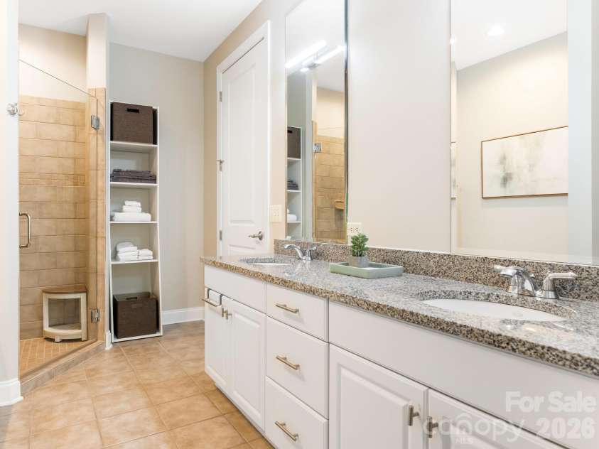 230 Tryon Street, Charlotte, NC 28202.  MLS# CAR4357649, YatesRealty ID 4611. 