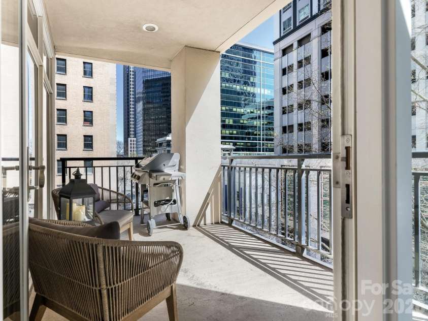 230 Tryon Street, Charlotte, NC 28202.  MLS# CAR4357649, YatesRealty ID 4611. 