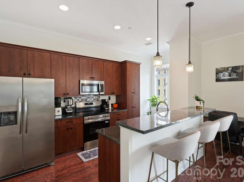 230 Tryon Street, Charlotte, NC 28202.  MLS# CAR4434132, YatesRealty ID 4611. 