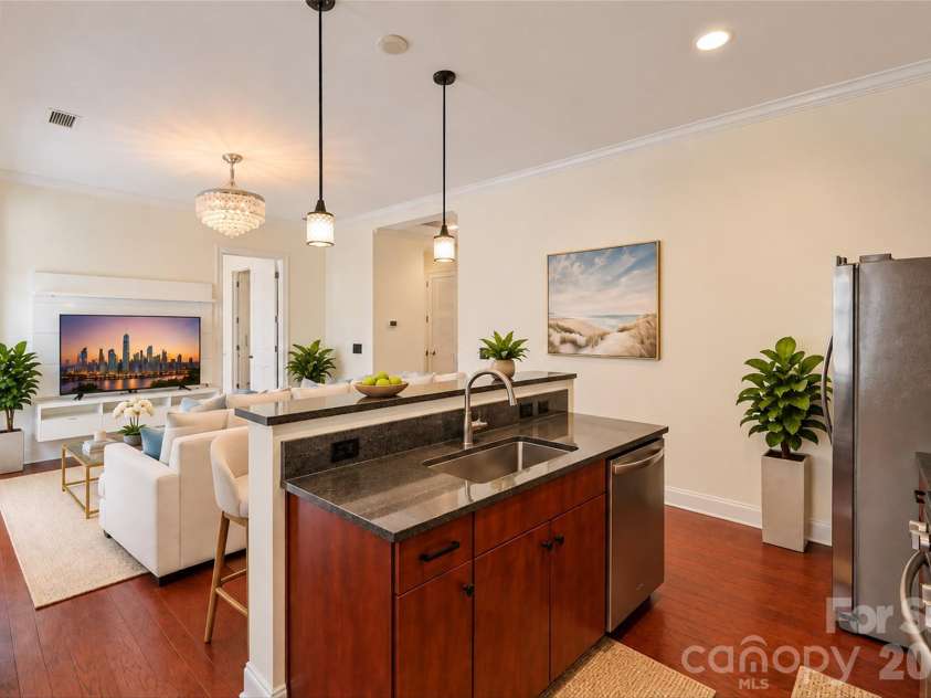 230 Tryon Street, Charlotte, NC 28202.  MLS# CAR4434132, YatesRealty ID 4611. 
