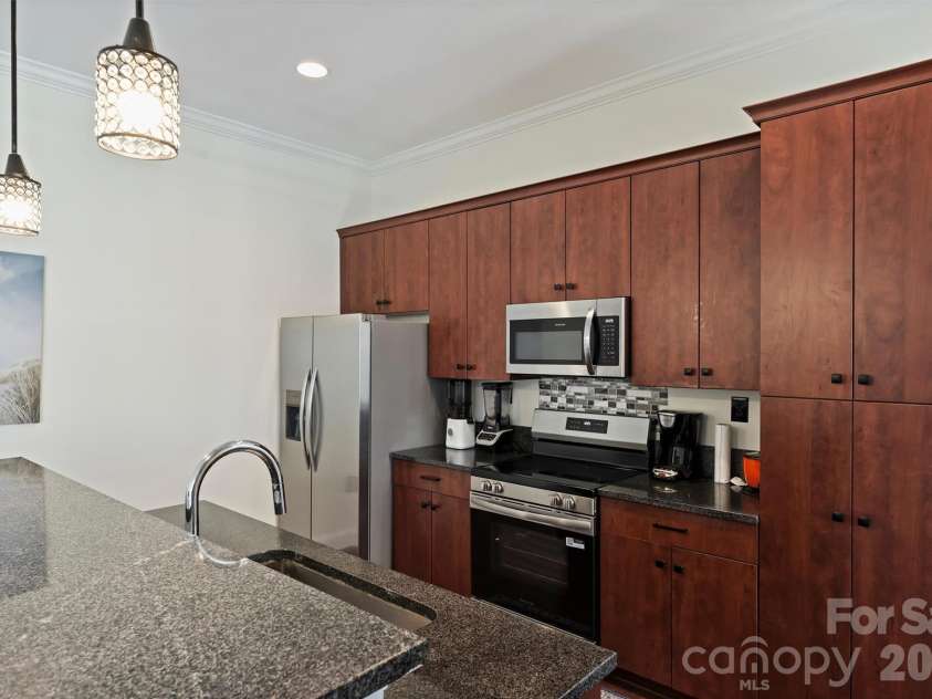 230 Tryon Street, Charlotte, NC 28202.  MLS# CAR4434132, YatesRealty ID 4611. 