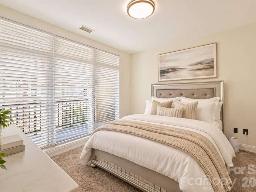 230 Tryon Street, Charlotte, NC 28202.  MLS# CAR4434132, YatesRealty ID 4611. 