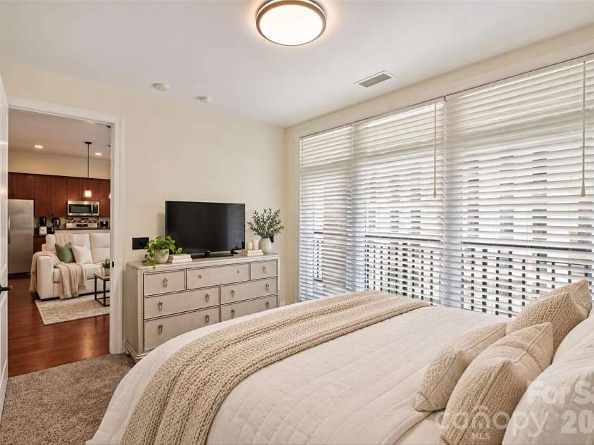 230 Tryon Street, Charlotte, NC 28202.  MLS# CAR4434132, YatesRealty ID 4611. 