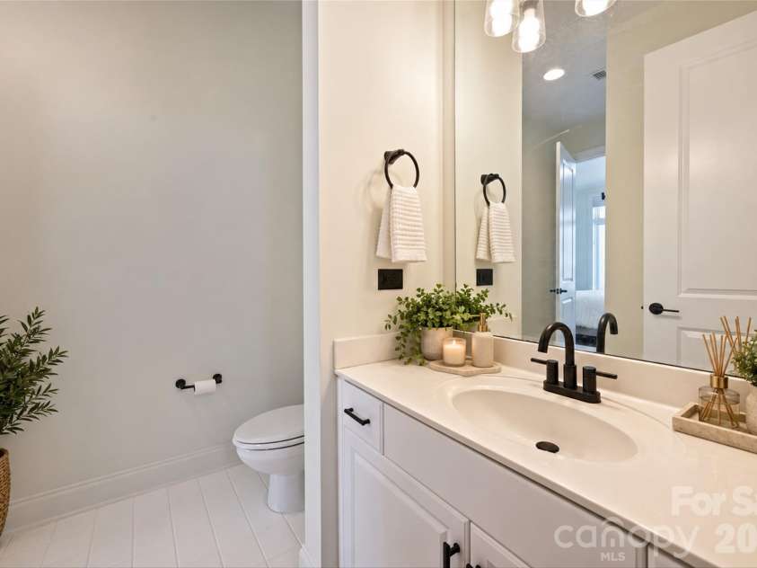 230 Tryon Street, Charlotte, NC 28202.  MLS# CAR4434132, YatesRealty ID 4611. 