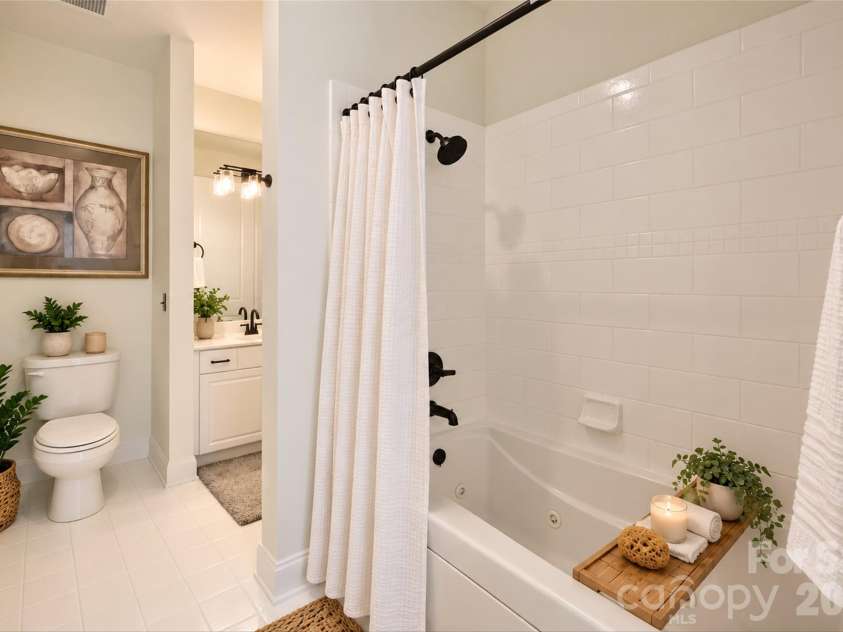 230 Tryon Street, Charlotte, NC 28202.  MLS# CAR4434132, YatesRealty ID 4611. 