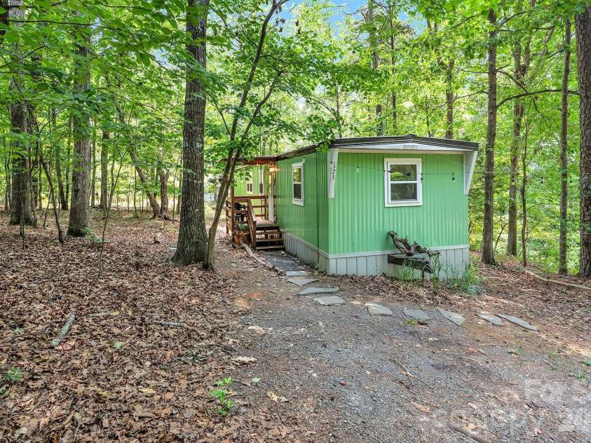 175 Elmwood Drive, Troy, NC 27371.  MLS# CAR4393743, YatesRealty ID 46110. 
