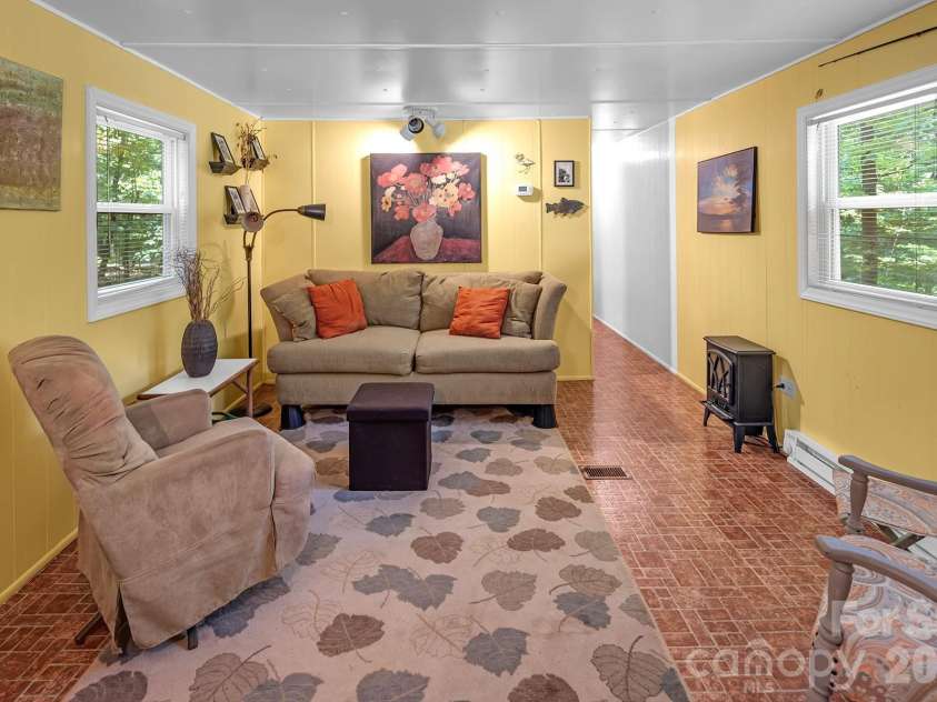 175 Elmwood Drive, Troy, NC 27371.  MLS# CAR4393743, YatesRealty ID 46110. 