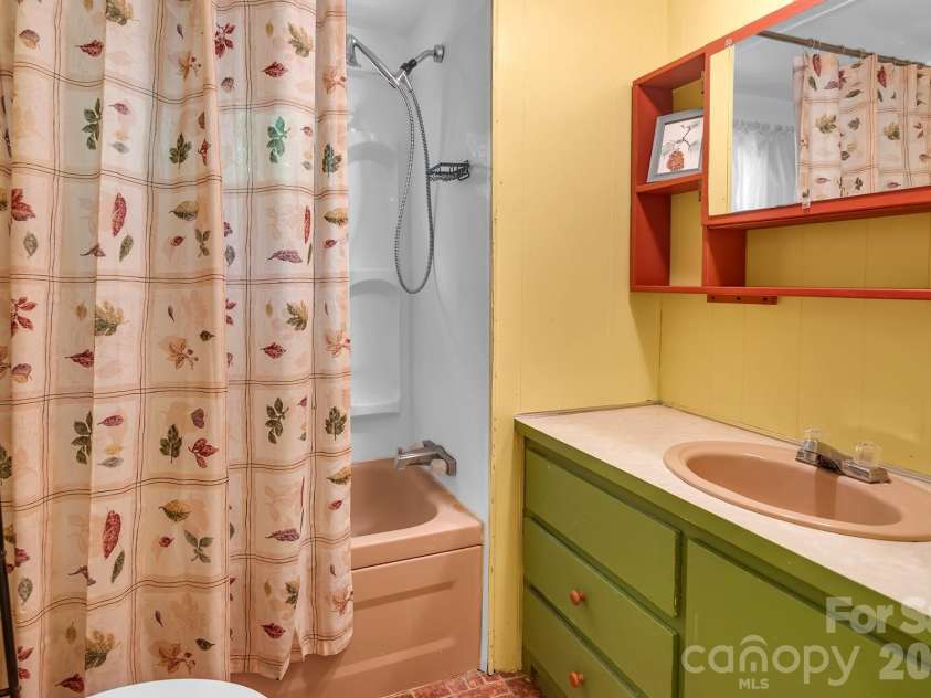 175 Elmwood Drive, Troy, NC 27371.  MLS# CAR4393743, YatesRealty ID 46110. 
