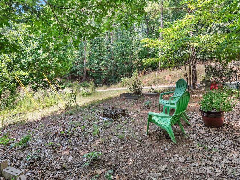 175 Elmwood Drive, Troy, NC 27371.  MLS# CAR4393743, YatesRealty ID 46110. 