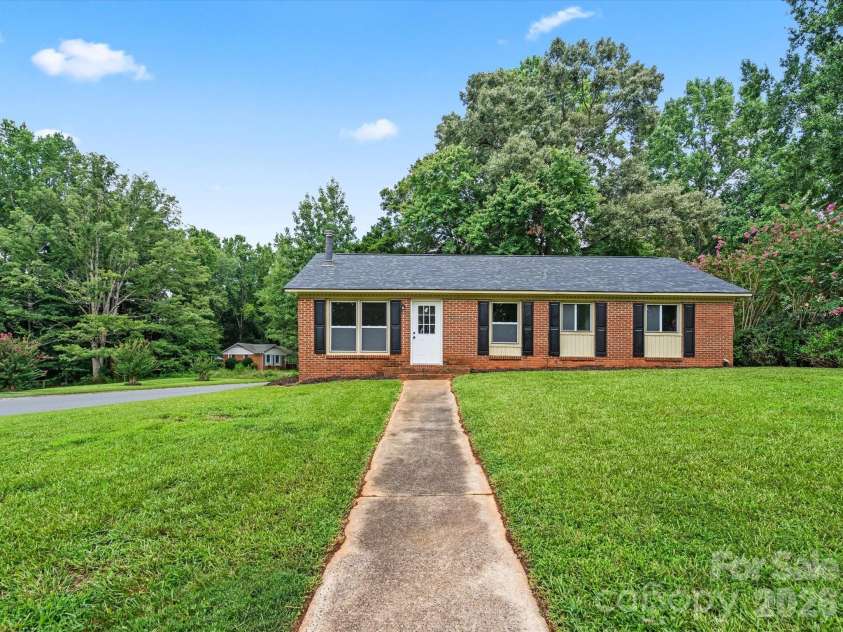 5312 Larewood Drive, Charlotte, NC 28215.  MLS# CAR4411414, YatesRealty ID 46112. 