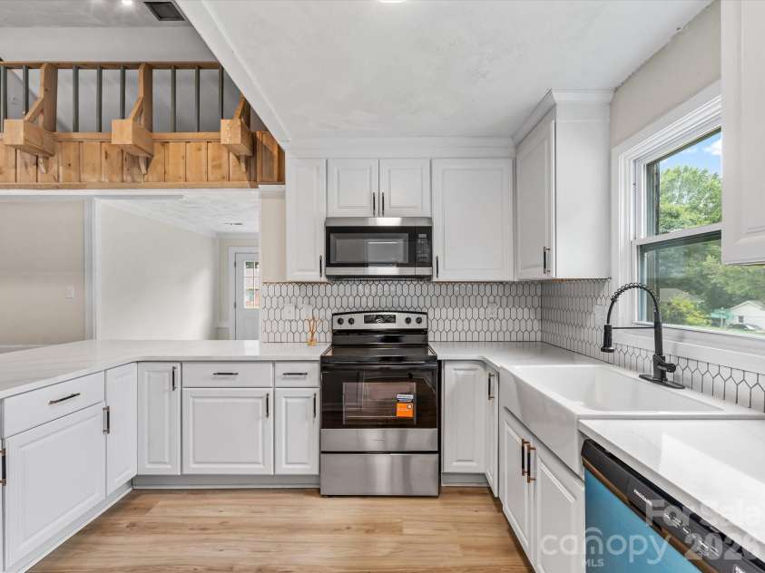 5312 Larewood Drive, Charlotte, NC 28215.  MLS# CAR4411414, YatesRealty ID 46112. 