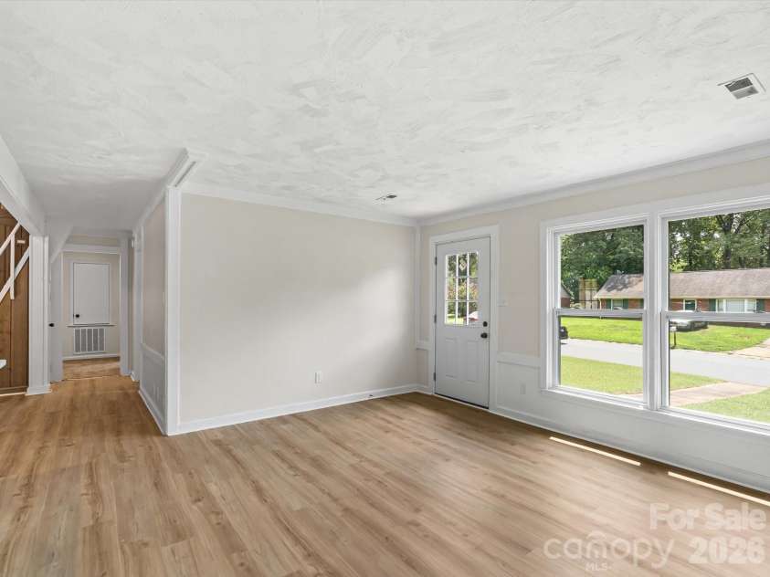 5312 Larewood Drive, Charlotte, NC 28215.  MLS# CAR4411414, YatesRealty ID 46112. 