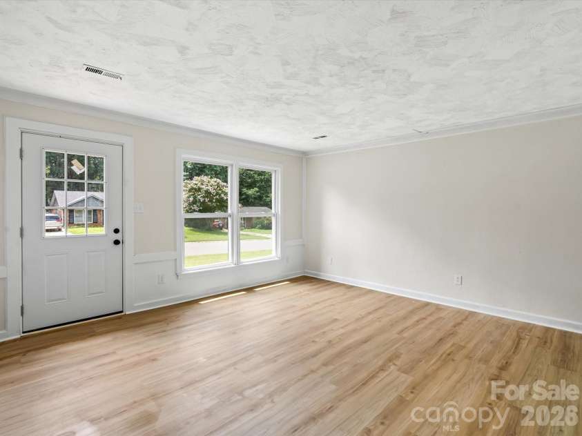 5312 Larewood Drive, Charlotte, NC 28215.  MLS# CAR4411414, YatesRealty ID 46112. 