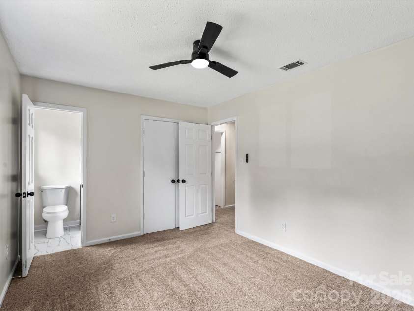 5312 Larewood Drive, Charlotte, NC 28215.  MLS# CAR4411414, YatesRealty ID 46112. 
