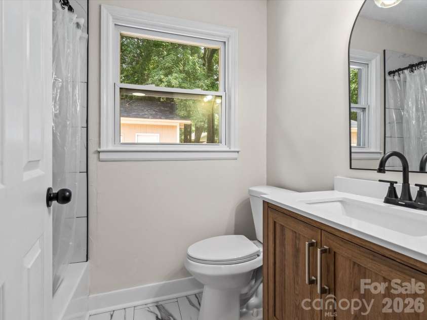 5312 Larewood Drive, Charlotte, NC 28215.  MLS# CAR4411414, YatesRealty ID 46112. 