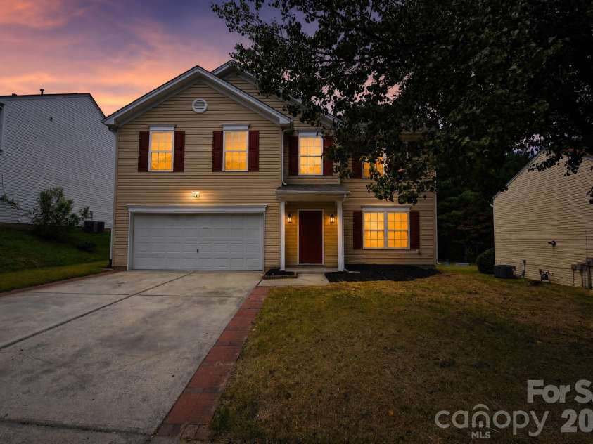 1034 Chalk Hill Lane, Charlotte, NC 28214.  MLS# CAR4416747, YatesRealty ID 46117. 