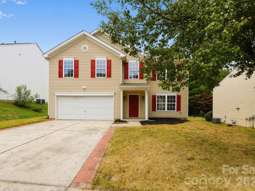 1034 Chalk Hill Lane, Charlotte, NC 28214.  MLS# CAR4416747, YatesRealty ID 46117. 