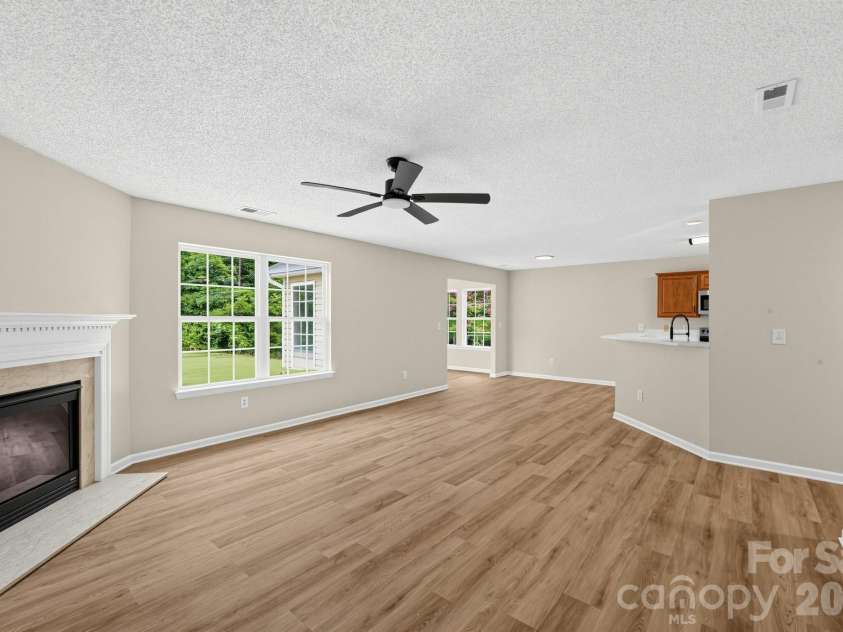 1034 Chalk Hill Lane, Charlotte, NC 28214.  MLS# CAR4416747, YatesRealty ID 46117. 