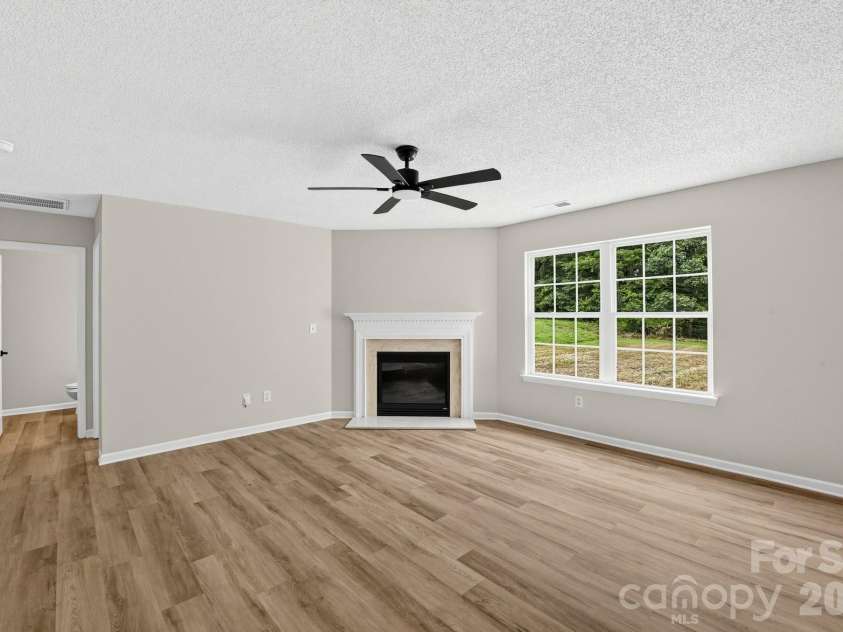 1034 Chalk Hill Lane, Charlotte, NC 28214.  MLS# CAR4416747, YatesRealty ID 46117. 