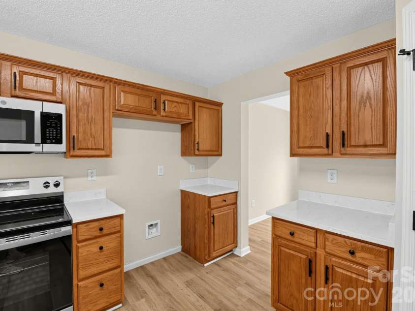1034 Chalk Hill Lane, Charlotte, NC 28214.  MLS# CAR4416747, YatesRealty ID 46117. 