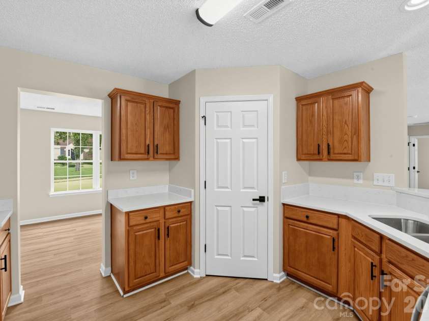 1034 Chalk Hill Lane, Charlotte, NC 28214.  MLS# CAR4416747, YatesRealty ID 46117. 