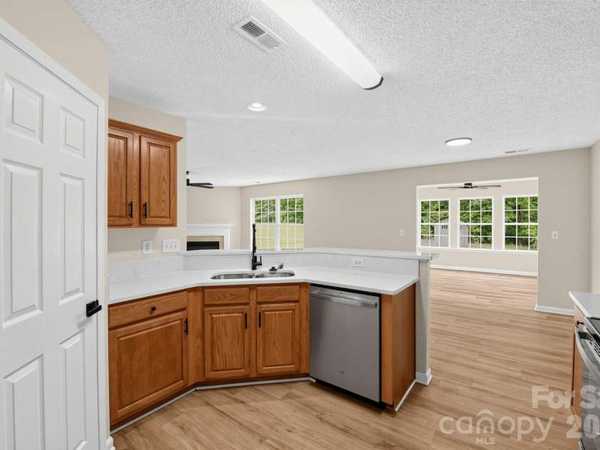 1034 Chalk Hill Lane, Charlotte, NC 28214.  MLS# CAR4416747, YatesRealty ID 46117. 