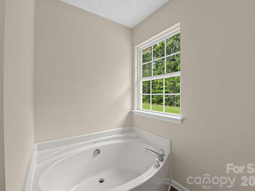 1034 Chalk Hill Lane, Charlotte, NC 28214.  MLS# CAR4416747, YatesRealty ID 46117. 